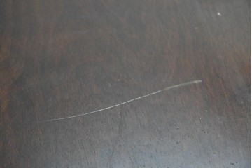 中古　国産職人手作り　樺(カバ)材　挽物脚が可愛らしい片袖机　(R-091139)