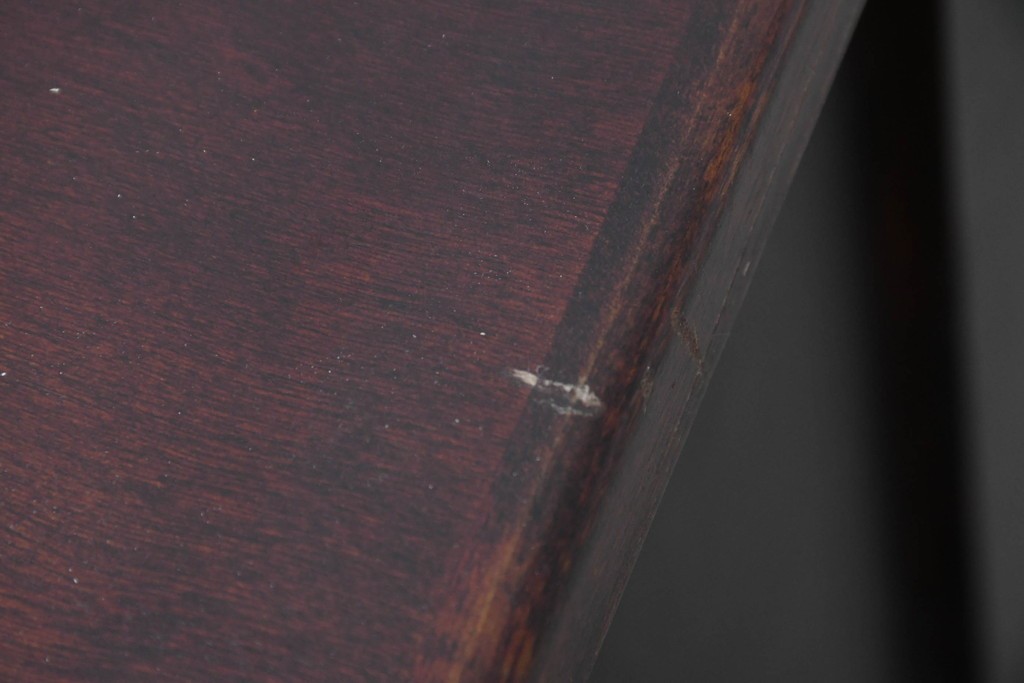 中古　国産職人手作り　樺(カバ)材　挽物脚が可愛らしい片袖机　(R-091139)