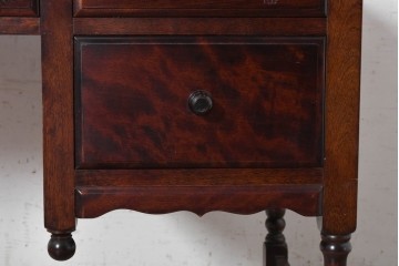 中古　国産職人手作り　樺(カバ)材　挽物脚が可愛らしい片袖机　(R-091139)