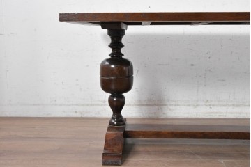 イギリスヴィンテージ　1950年頃　オーク材　金彩を施したグリーンのレザートップとバルボスレッグが特徴のセンターテーブル　(R-091143)
