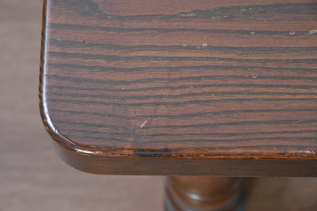 中古　横浜クラシック家具　ノックオンウッド(knockonwood)　コロニアルシリーズ　オーク無垢材　豊かな木目と挽物脚を楽しめるセンターテーブル　定価約26万円　(R-091144)