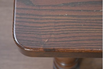 中古　横浜クラシック家具　ノックオンウッド(knockonwood)　コロニアルシリーズ　オーク無垢材　豊かな木目と挽物脚を楽しめるセンターテーブル　定価約26万円　(R-091144)