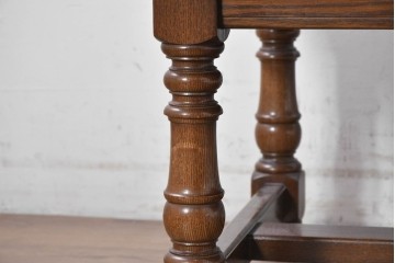 中古　横浜クラシック家具　ノックオンウッド(knockonwood)　コロニアルシリーズ　オーク無垢材　豊かな木目と挽物脚を楽しめるセンターテーブル　定価約26万円　(R-091144)