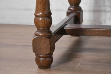 中古　横浜クラシック家具　ノックオンウッド(knockonwood)　コロニアルシリーズ　オーク無垢材　豊かな木目と挽物脚を楽しめるセンターテーブル　定価約26万円　(R-091144)