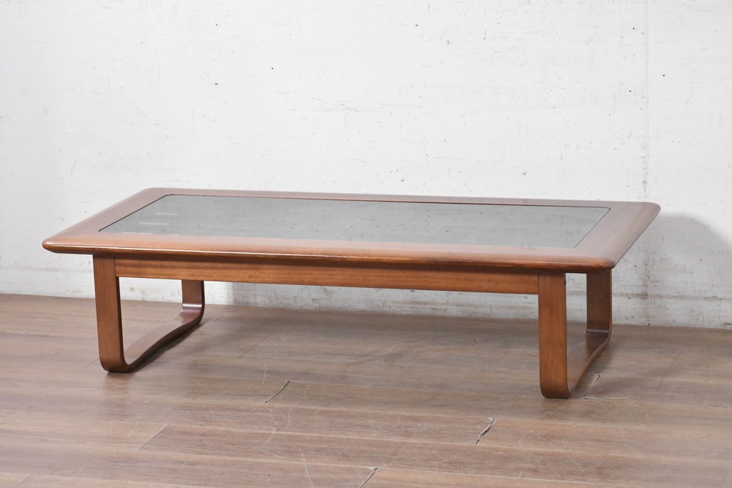 和製ヴィンテージ　1970年から1980年頃　富士ファニチア(FUJI FURNITURE)　ガラス天板越しに格子の意匠が広がるセンターテーブル　(R-091145)