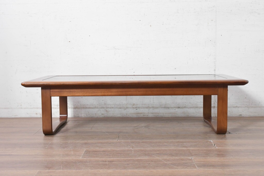和製ヴィンテージ　1970年から1980年頃　富士ファニチア(FUJI FURNITURE)　ガラス天板越しに格子の意匠が広がるセンターテーブル　(R-091145)
