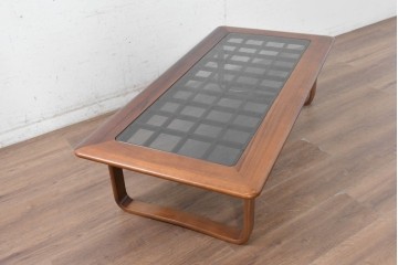 和製ヴィンテージ　1970年から1980年頃　富士ファニチア(FUJI FURNITURE)　ガラス天板越しに格子の意匠が広がるセンターテーブル　(R-091145)
