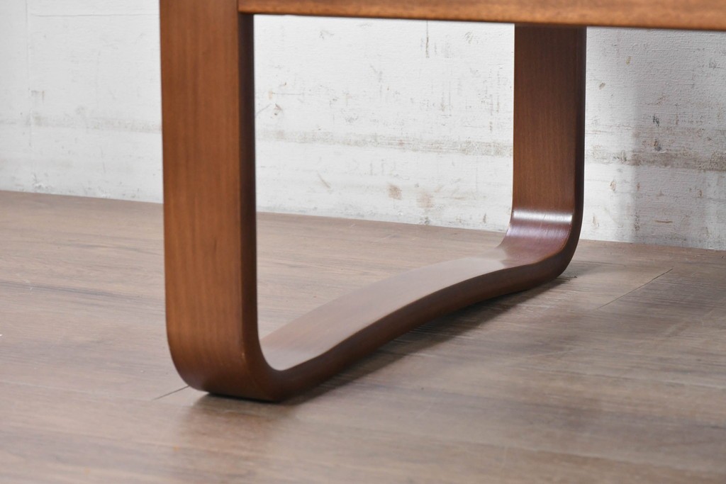 和製ヴィンテージ　1970年から1980年頃　富士ファニチア(FUJI FURNITURE)　ガラス天板越しに格子の意匠が広がるセンターテーブル　(R-091145)