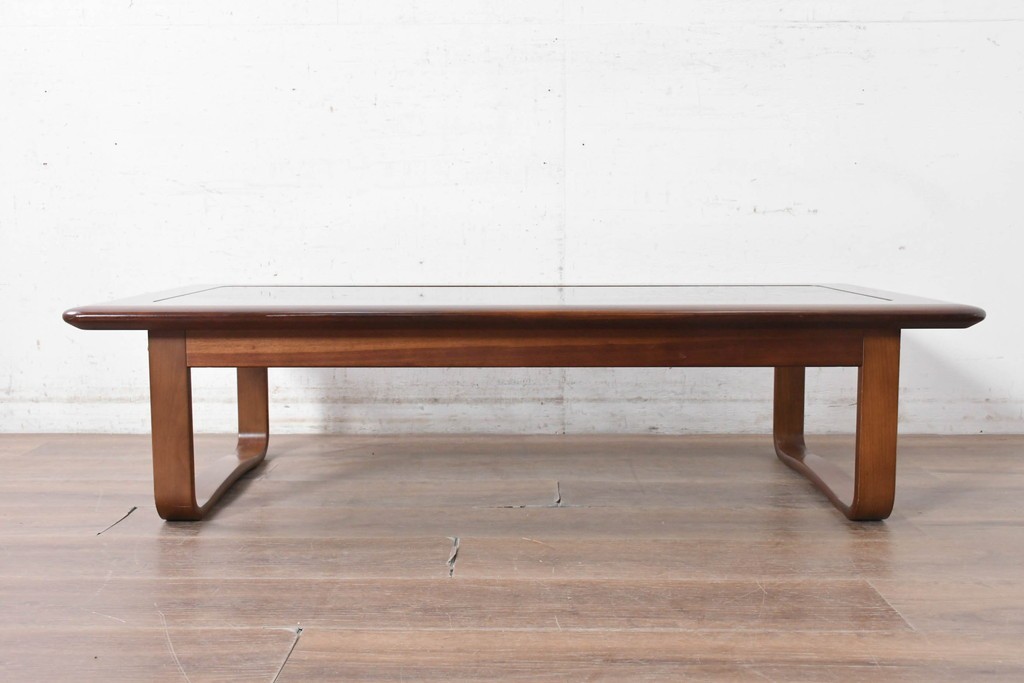 和製ヴィンテージ　1970年から1980年頃　富士ファニチア(FUJI FURNITURE)　ガラス天板越しに格子の意匠が広がるセンターテーブル　(R-091145)