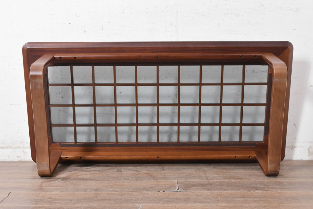 和製ヴィンテージ　1970年から1980年頃　富士ファニチア(FUJI FURNITURE)　ガラス天板越しに格子の意匠が広がるセンターテーブル　(R-091145)