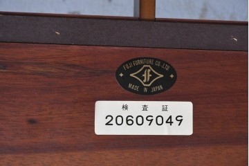 和製ヴィンテージ　1970年から1980年頃　富士ファニチア(FUJI FURNITURE)　ガラス天板越しに格子の意匠が広がるセンターテーブル　(R-091145)