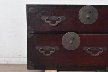 和製アンティーク　明治から大正期　会津箪笥　漆塗り　深い赤褐色と装飾金具が美しいローチェスト　(R-091148)