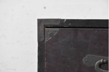 和製アンティーク　明治から大正期　会津箪笥　漆塗り　深い赤褐色と装飾金具が美しいローチェスト　(R-091149)