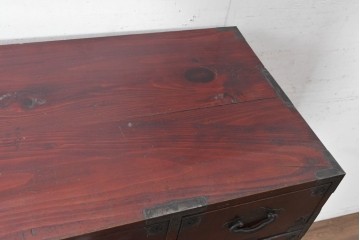 和製アンティーク　明治から大正期　美品　米沢箪笥　前面栗材　桜文様の丸金具が印象的な幅広サイズの重ね箪笥　(R-091150)