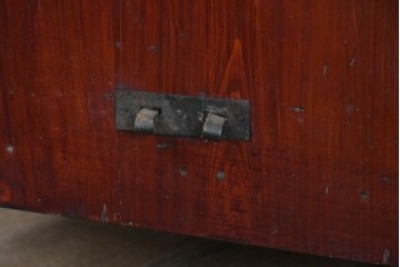 和製アンティーク　明治から大正期　米沢箪笥　前面栗材　桜文様の丸金具が印象的なローチェスト　(R-091154)