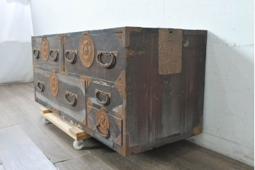 和製アンティーク　明治期　前面欅(ケヤキ)材　相馬箪笥　重厚な飾り金具と木目が魅力のチェスト　(R-091159)