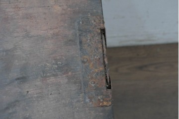 和製アンティーク　明治期　前面欅(ケヤキ)材　相馬箪笥　重厚な飾り金具と木目が魅力のチェスト　(R-091159)