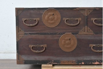 和製アンティーク　明治期　前面欅(ケヤキ)材　相馬箪笥　重厚な飾り金具と木目が魅力のチェスト　(R-091159)