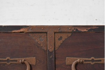 和製アンティーク　明治期　前面欅(ケヤキ)材　相馬箪笥　重厚な飾り金具と木目が魅力のチェスト　(R-091159)