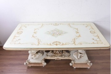 中古　イタリア製　美品　人物像と花籠装飾をあしらったガラス天板付きダイニングテーブル　(R-091161)