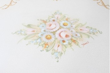 中古　イタリア製　美品　人物像と花籠装飾をあしらったガラス天板付きダイニングテーブル　(R-091161)