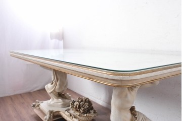 中古　イタリア製　美品　人物像と花籠装飾をあしらったガラス天板付きダイニングテーブル　(R-091161)