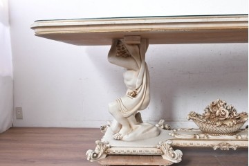 中古　イタリア製　美品　人物像と花籠装飾をあしらったガラス天板付きダイニングテーブル　(R-091161)