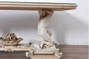 中古　イタリア製　美品　人物像と花籠装飾をあしらったガラス天板付きダイニングテーブル　(R-091161)