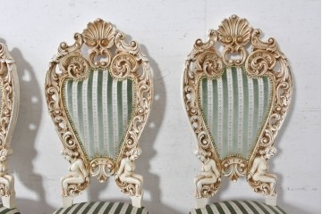 中古　イタリア製　美品　彫刻装飾が見事なストライプ張りのダイニングチェア4脚セット　(R-091162)