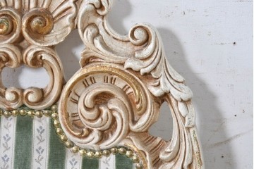 中古　イタリア製　美品　彫刻装飾が見事なストライプ張りのダイニングチェア4脚セット　(R-091162)