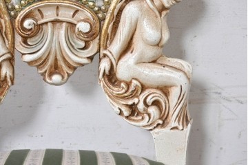 中古　イタリア製　美品　彫刻装飾が見事なストライプ張りのダイニングチェア4脚セット　(R-091162)