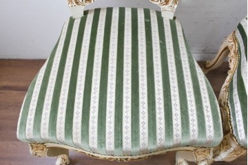 中古　イタリア製　美品　彫刻装飾が見事なストライプ張りのダイニングチェア4脚セット　(R-091162)