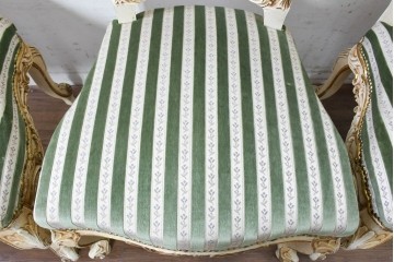 中古　イタリア製　美品　彫刻装飾が見事なストライプ張りのダイニングチェア4脚セット　(R-091162)
