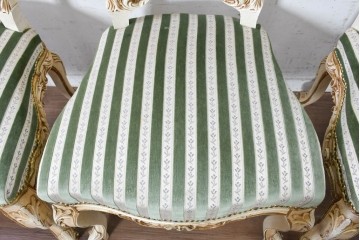 中古　イタリア製　美品　彫刻装飾が見事なストライプ張りのダイニングチェア4脚セット　(R-091162)