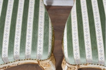 中古　イタリア製　美品　彫刻装飾が見事なストライプ張りのダイニングチェア4脚セット　(R-091162)