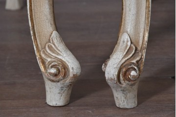 中古　イタリア製　美品　彫刻装飾が見事なストライプ張りのダイニングチェア4脚セット　(R-091162)