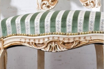 中古　イタリア製　美品　彫刻装飾が見事なストライプ張りのダイニングチェア4脚セット　(R-091162)