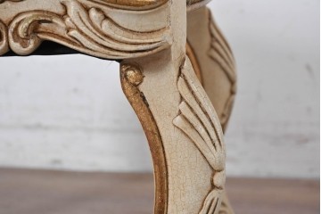 中古　イタリア製　美品　彫刻装飾が見事なストライプ張りのダイニングチェア4脚セット　(R-091162)