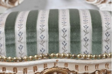 中古　イタリア製　美品　彫刻装飾が見事なストライプ張りのダイニングチェア2脚セット　(R-091163)