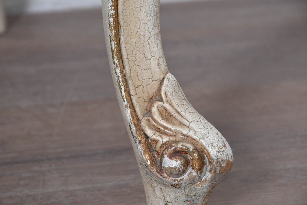 中古　イタリア製　美品　彫刻装飾が見事なストライプ張りのダイニングチェア2脚セット　(R-091163)