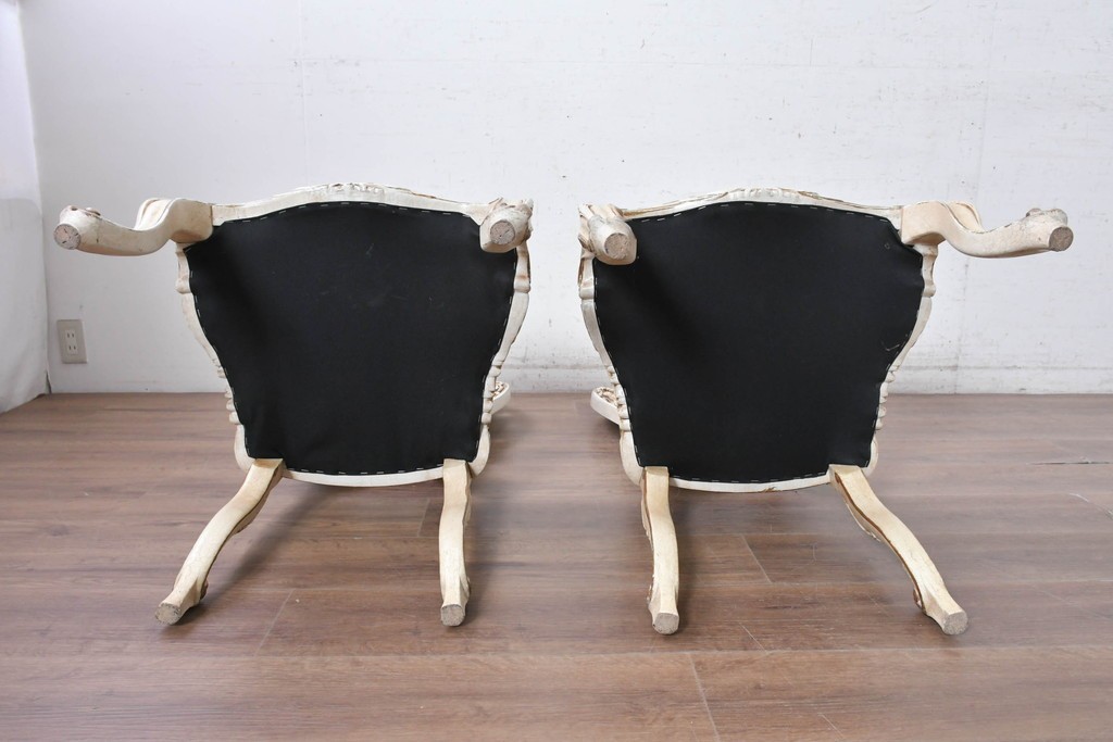 中古　イタリア製　美品　彫刻装飾が見事なストライプ張りのダイニングチェア2脚セット　(R-091163)