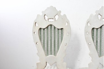 中古　イタリア製　美品　彫刻装飾が見事なストライプ張りのダイニングチェア2脚セット　(R-091163)