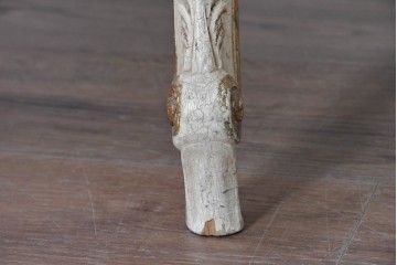 中古　イタリア製　美品　彫刻装飾が見事なストライプ張りのダイニングチェア2脚セット　(R-091163)