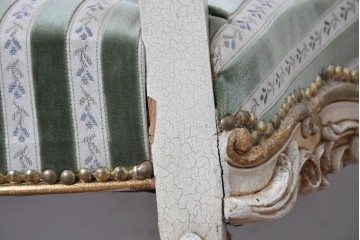 中古　イタリア製　美品　彫刻装飾が見事なストライプ張りのダイニングチェア2脚セット　(R-091163)