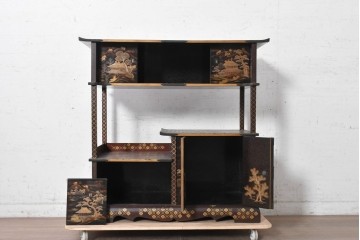 和製アンティーク　時代物　山水風景を高蒔絵で描いた風格漂う飾り棚　(R-091164)