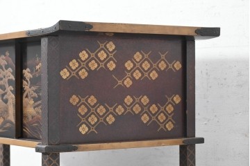 和製アンティーク　時代物　山水風景を高蒔絵で描いた風格漂う飾り棚　(R-091164)