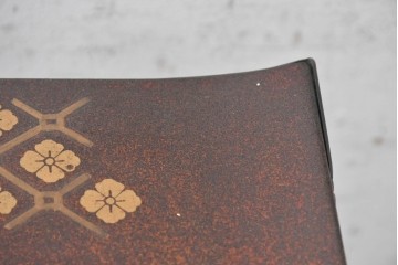 和製アンティーク　時代物　山水風景を高蒔絵で描いた風格漂う飾り棚　(R-091164)