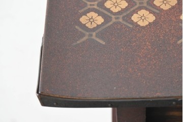 和製アンティーク　時代物　山水風景を高蒔絵で描いた風格漂う飾り棚　(R-091164)