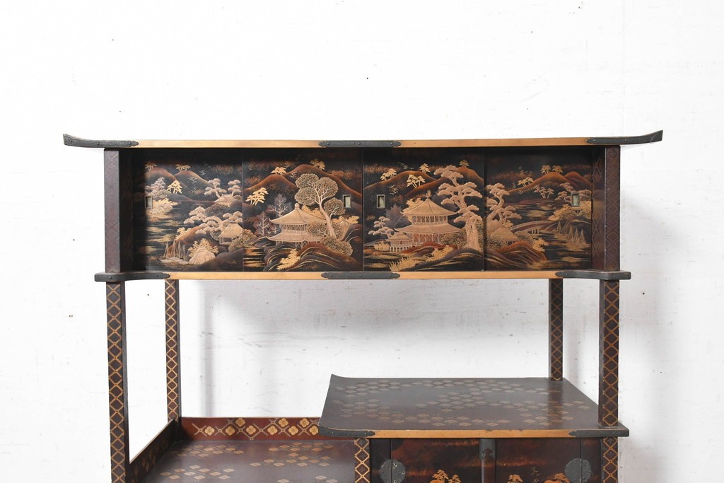 和製アンティーク　時代物　山水風景を高蒔絵で描いた風格漂う飾り棚　(R-091164)