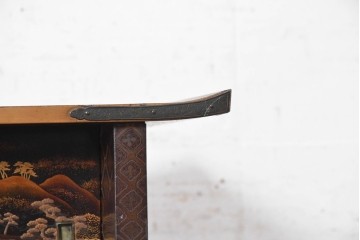 和製アンティーク　時代物　山水風景を高蒔絵で描いた風格漂う飾り棚　(R-091164)